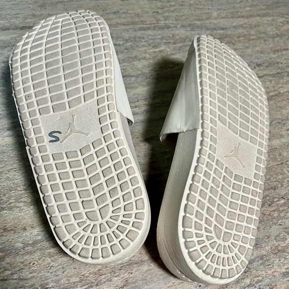 Jordan slides - Picture 16 of 16